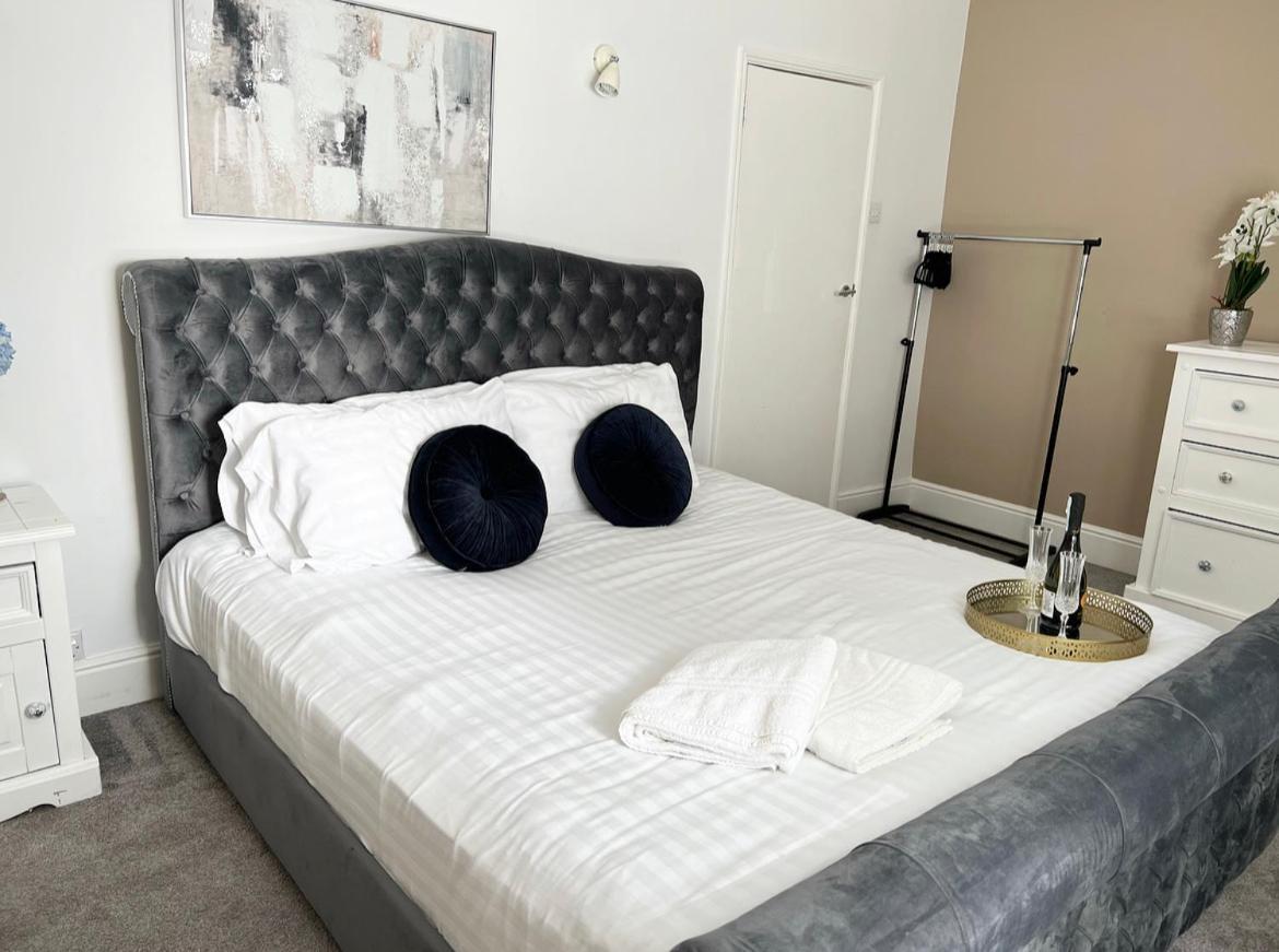 Modern 3 Bed, Heart Of Ashley Cross, 5 Mins To Sandbanks Poole Eksteriør bilde
