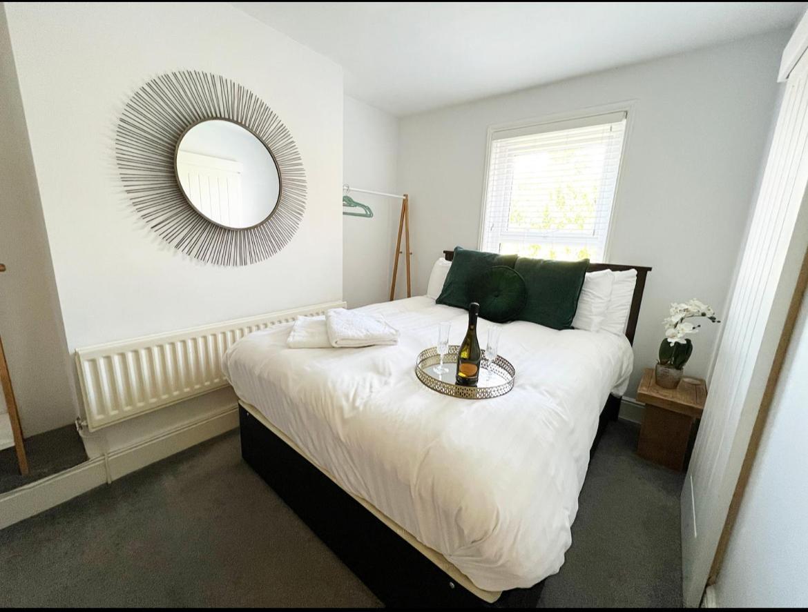 Modern 3 Bed, Heart Of Ashley Cross, 5 Mins To Sandbanks Poole Eksteriør bilde